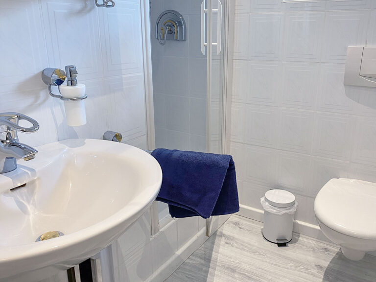 Bild Nr. 6 - badezimmer-ferienhaus-ostsee Bild Nr. 6 - badezimmer-ferienhaus-ostsee